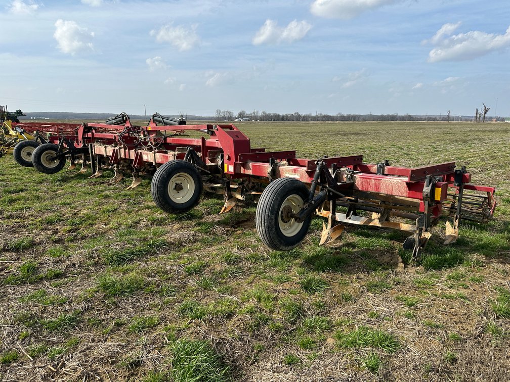 W&A 3668 12-row 38" Level Bander