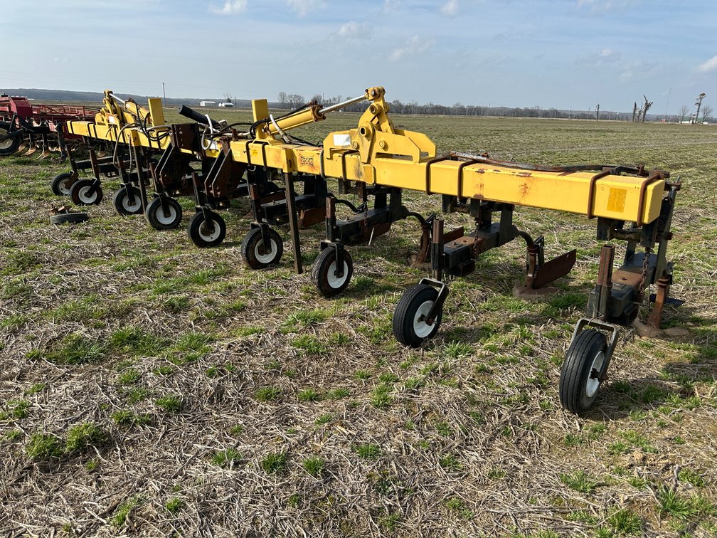 Landoll 2000 8-Row 38" Cultivator