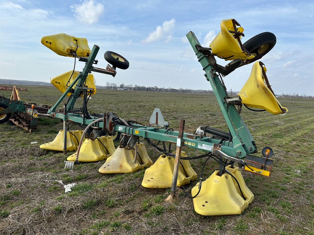 Redball 420 8-row 38" Hooded Sprayer