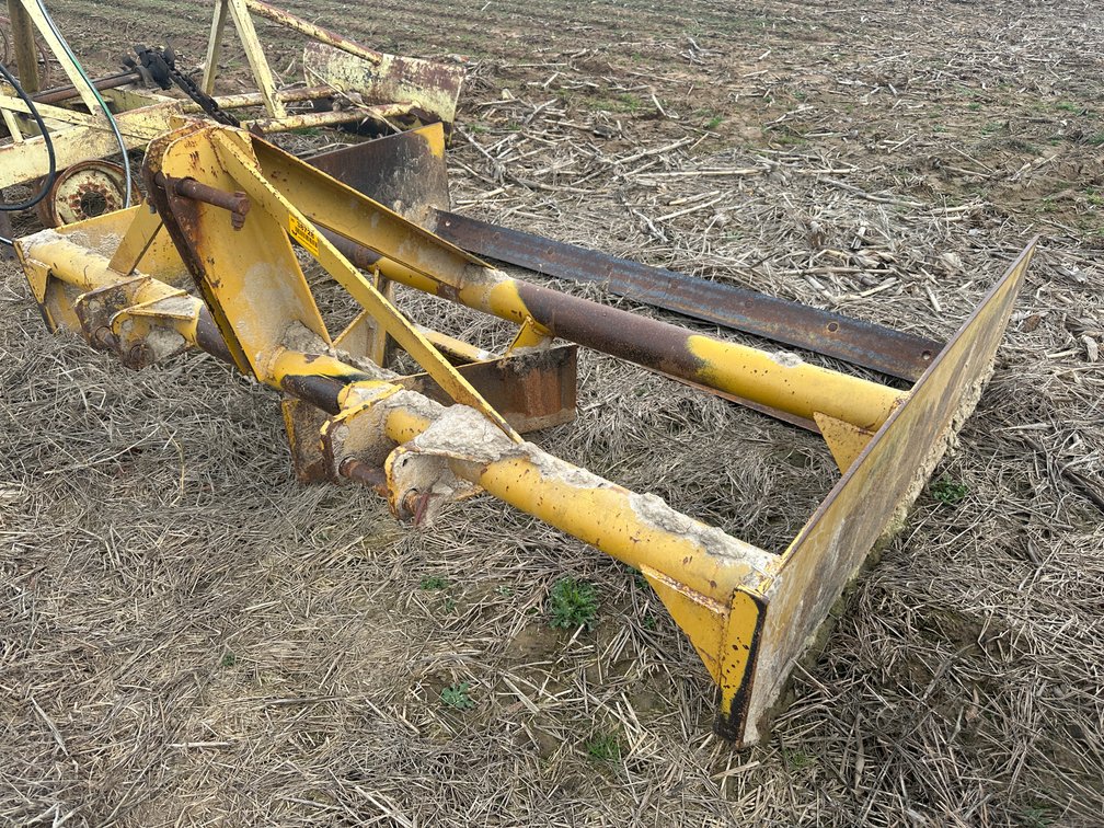 8' Levee Smother