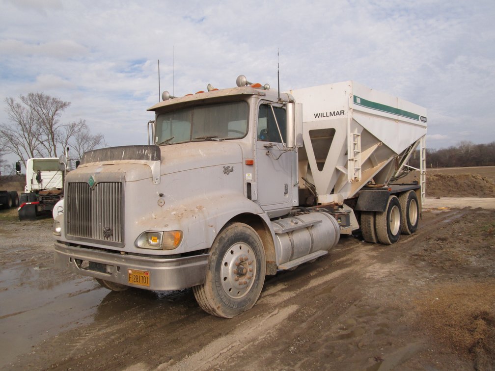 1998 International  Eagle   T/A Single Cab Fertilizer Truck  2HSFMAHR1WC044024
