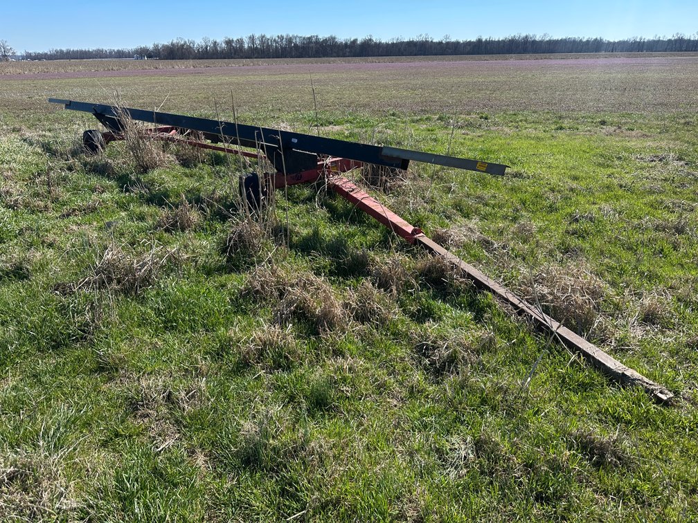EZ Trail 672 32' Header Wagon 672E0220047