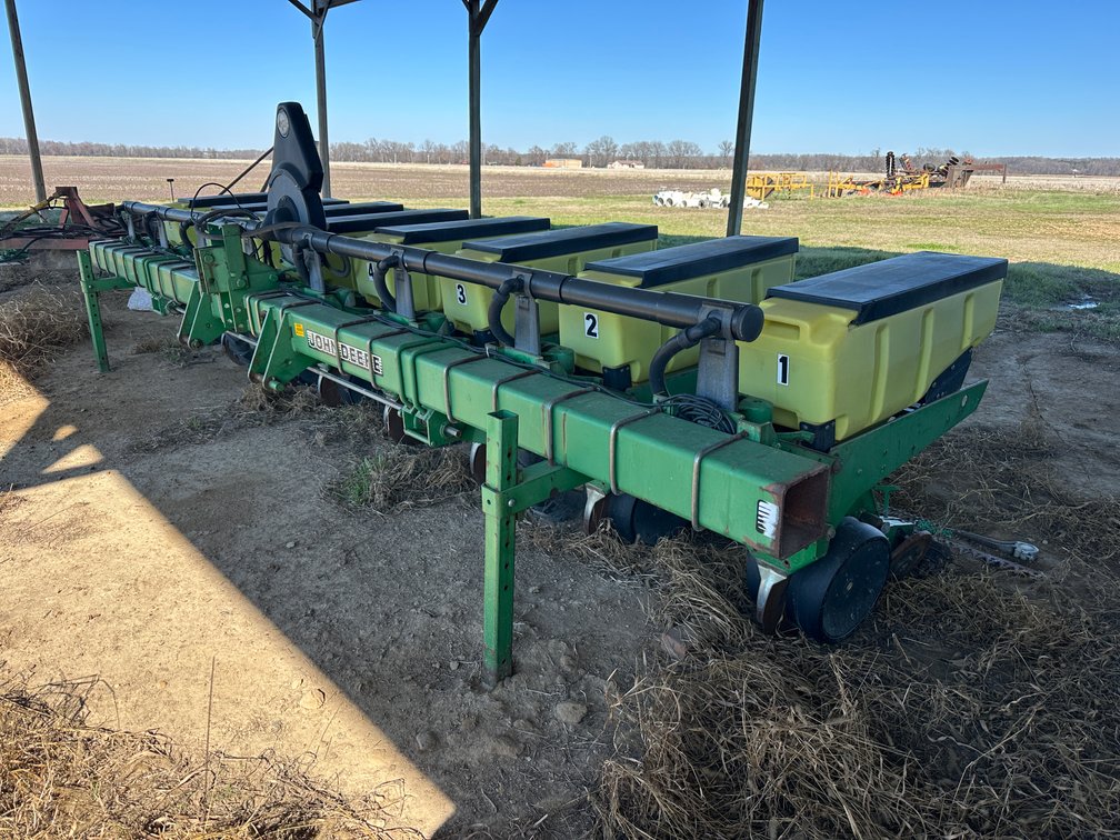 John Deere 8-row 30" Planter
