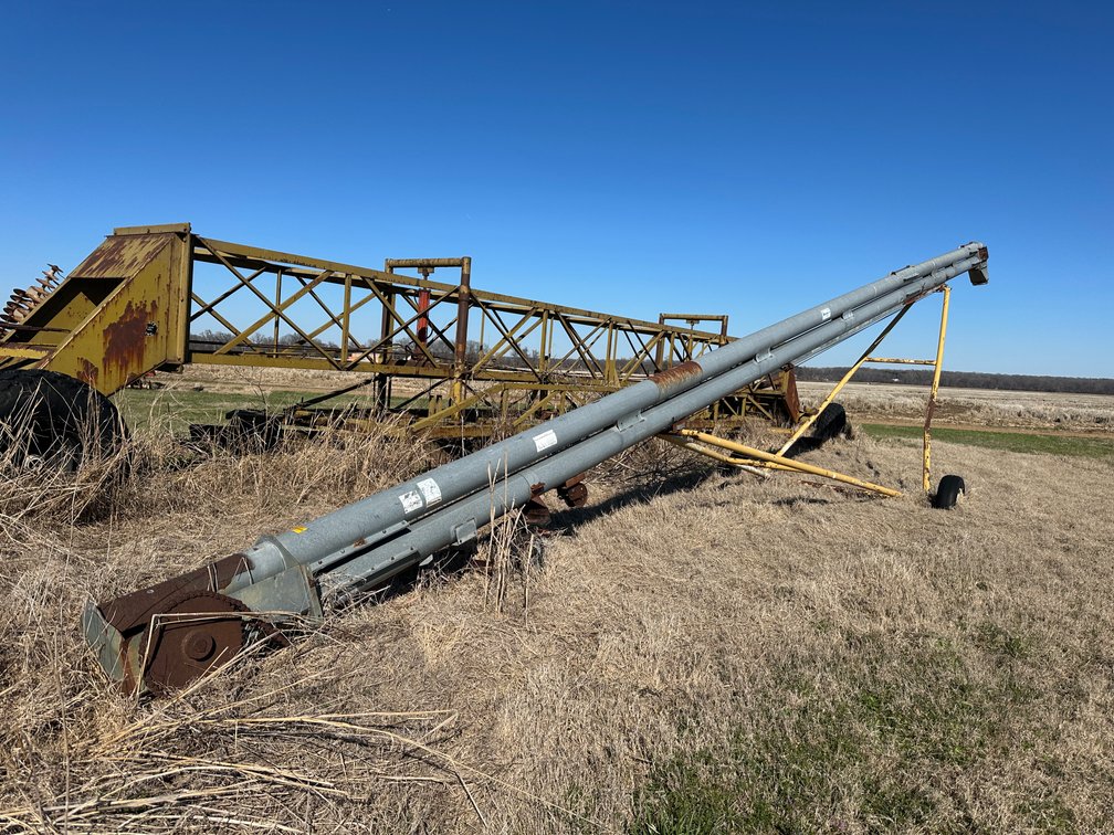 Hutchinson 51' x 7 1/2" Grain Auger