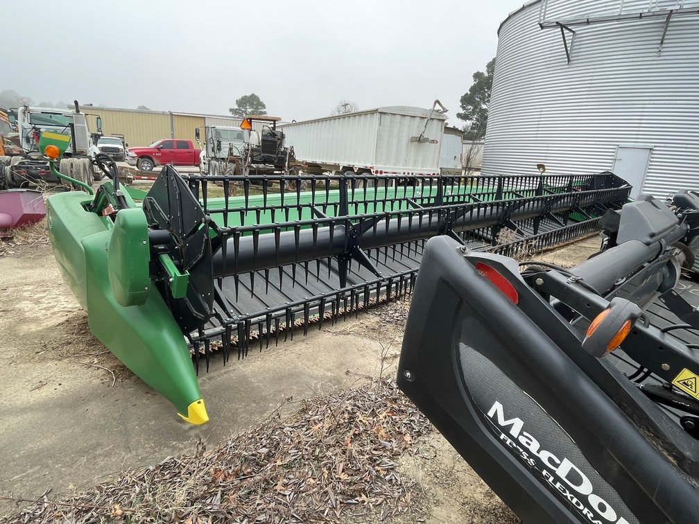 2017 John Deere 635FD 35' Flex Draper Header 1H0635FDHJ0801026