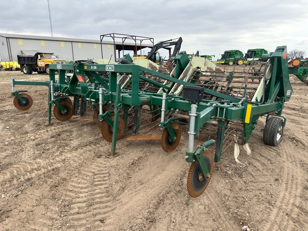 KMC 6-38 Peanut Digger