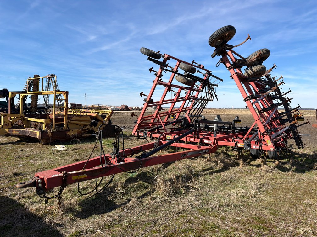 Case IH Tiger Mate 200 Field Cultivator