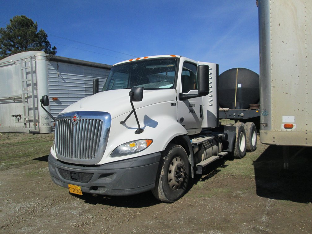 2020 International RH613  T/A Daycab Truck Tractor 3HSDWTZR5LN145220