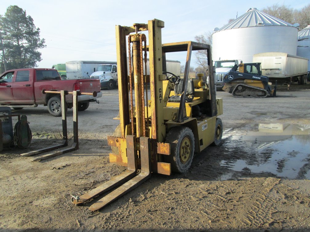 CAT V800 Cushion Tire Forklift