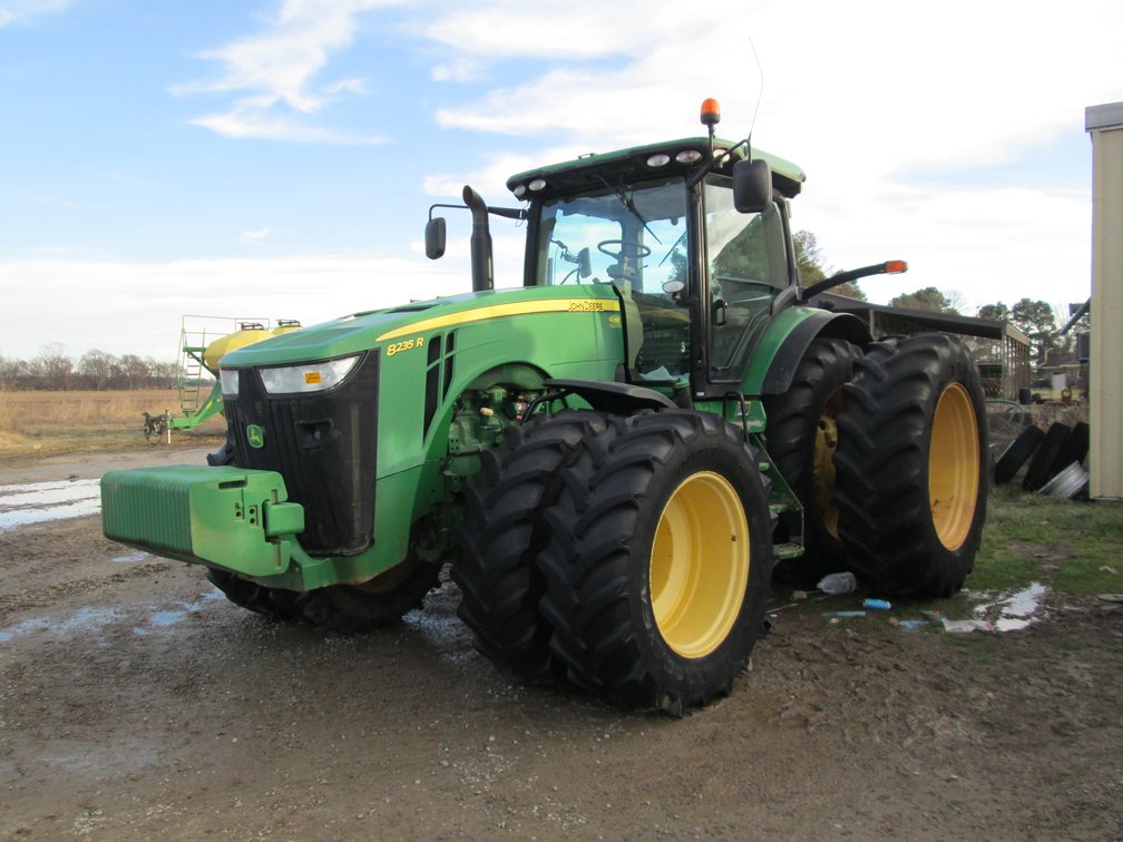 2013 John Deere 8235R MFWD Tractor 1RW8235RTDP071382