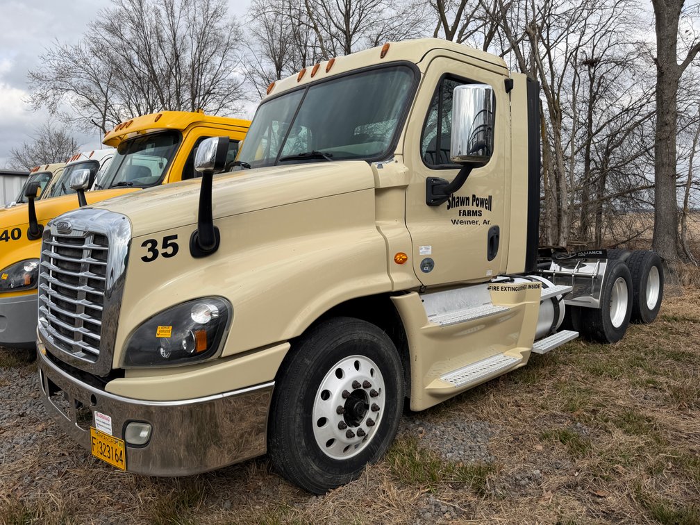 2016 Freightliner Cascadia  T/A Daycab Truck Tractor 3AKJGED54GSHN2294