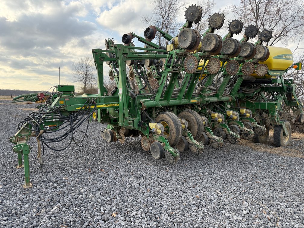 2013 John Deere 1790 16/31-Row CCS Planter  *SALE PENDING APPROVAL BY JDF