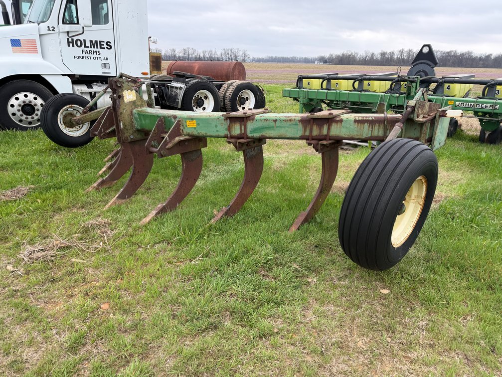 John Deere E0900 9 Bottom Subsoiler