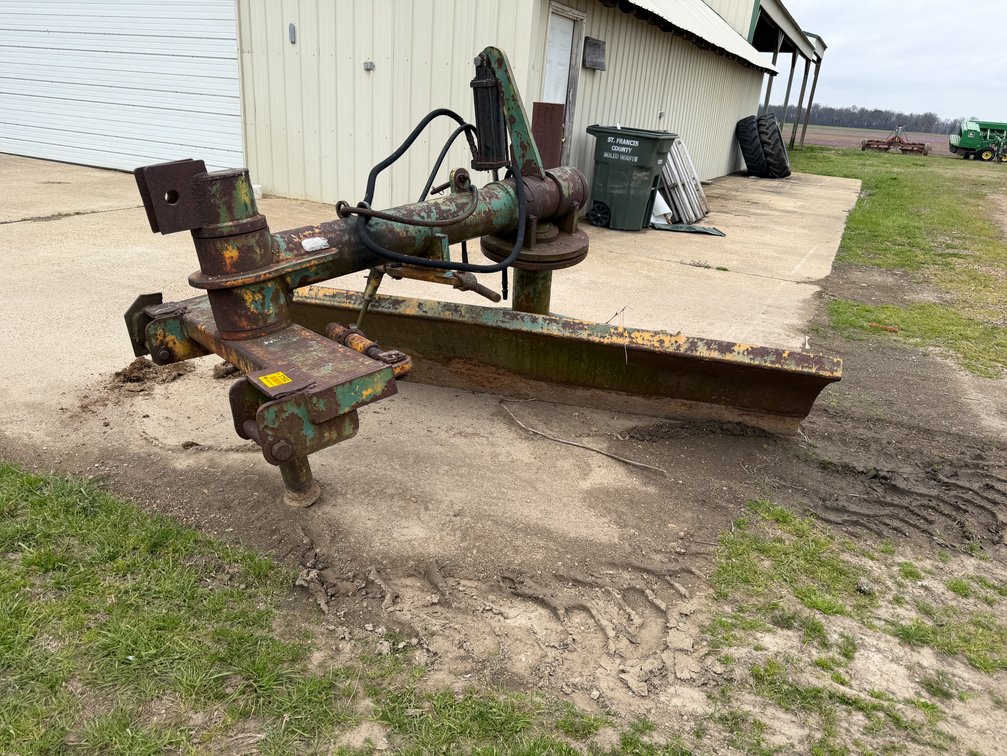 John Deere 8' Blade