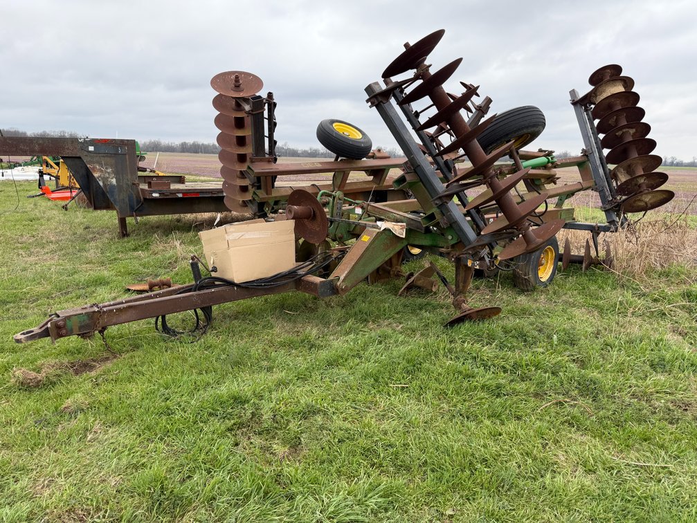 John Deere 630 24' Disk