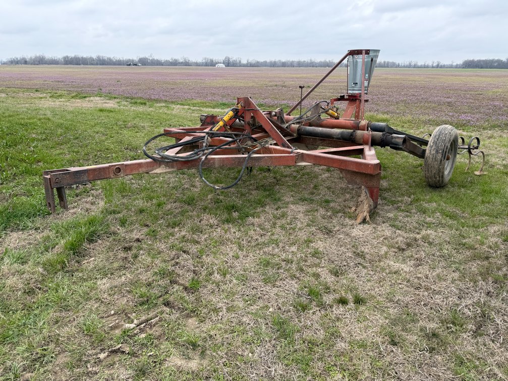 Hula Levee Hog W/Seeder