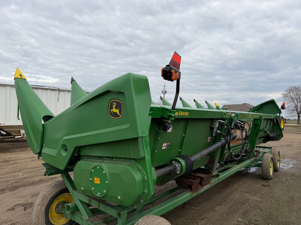 2021 John Deere  C8R 8-Row Corn Header