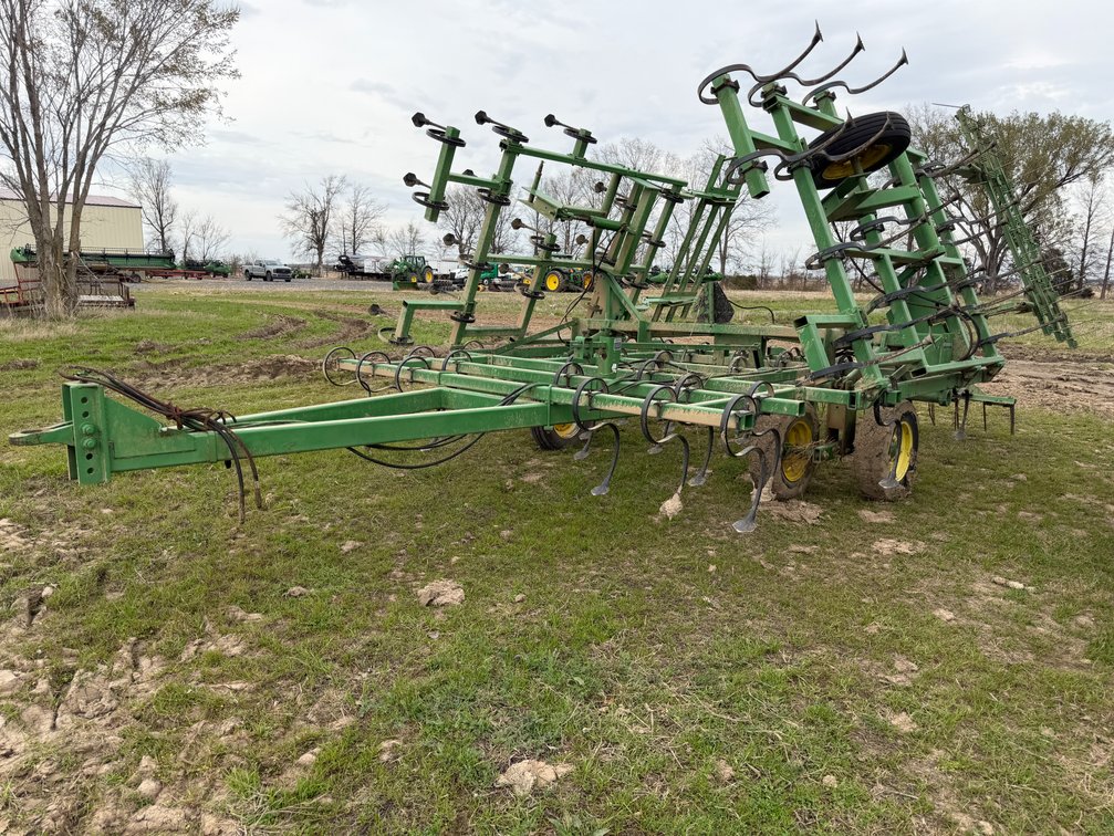John Deere 960 26' Field Cultivator