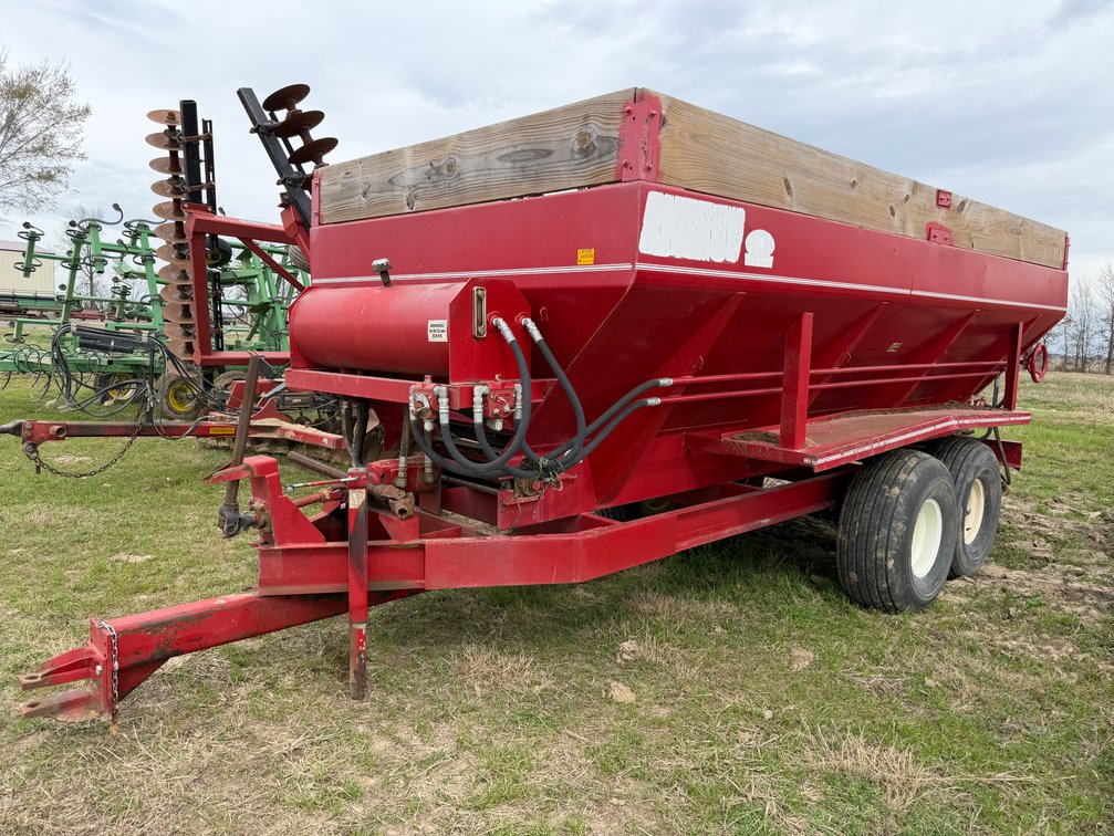 Chandler 17' Pull-type Litter Spreader