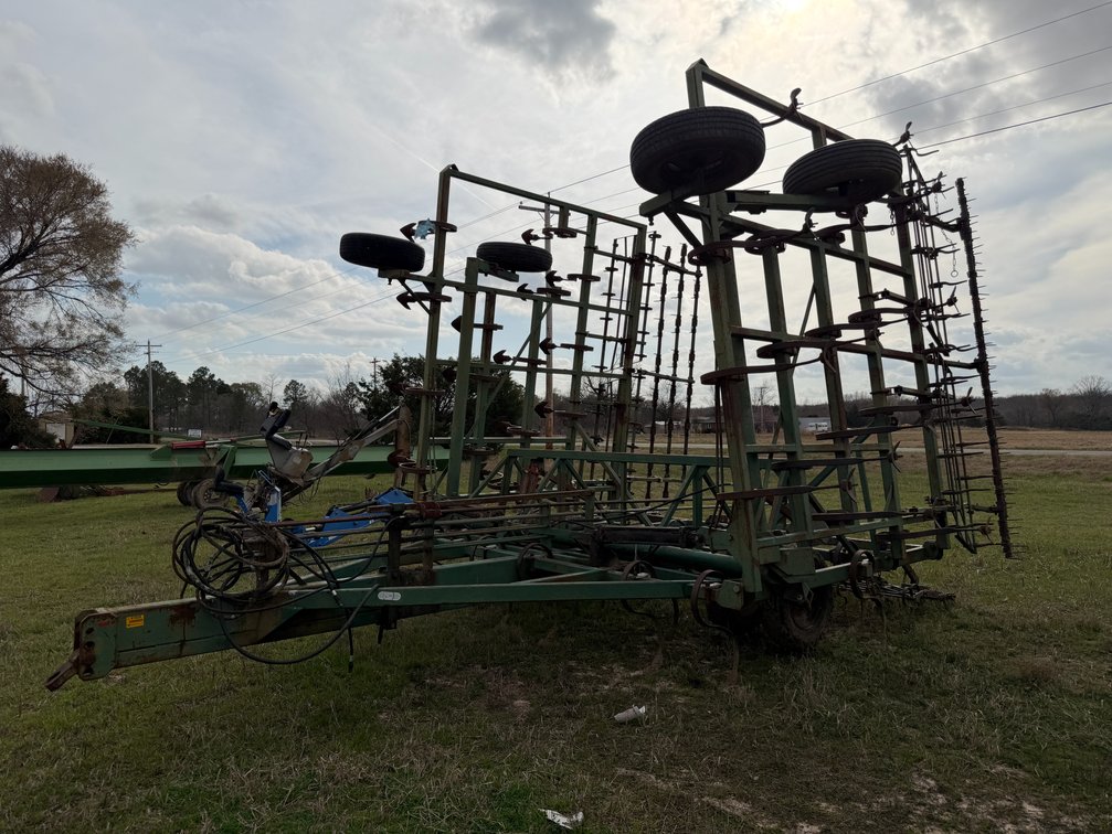 John Deere 32' Field Cultivator