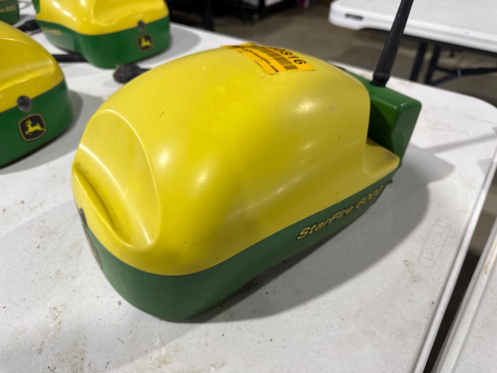 John Deere  6000 StarFire Guidance Reciever w/RTK Radio 900