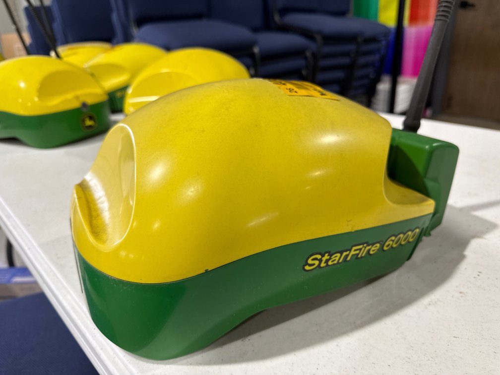John Deere  6000 StarFire Guidance Reciever w/RTK Radio 900