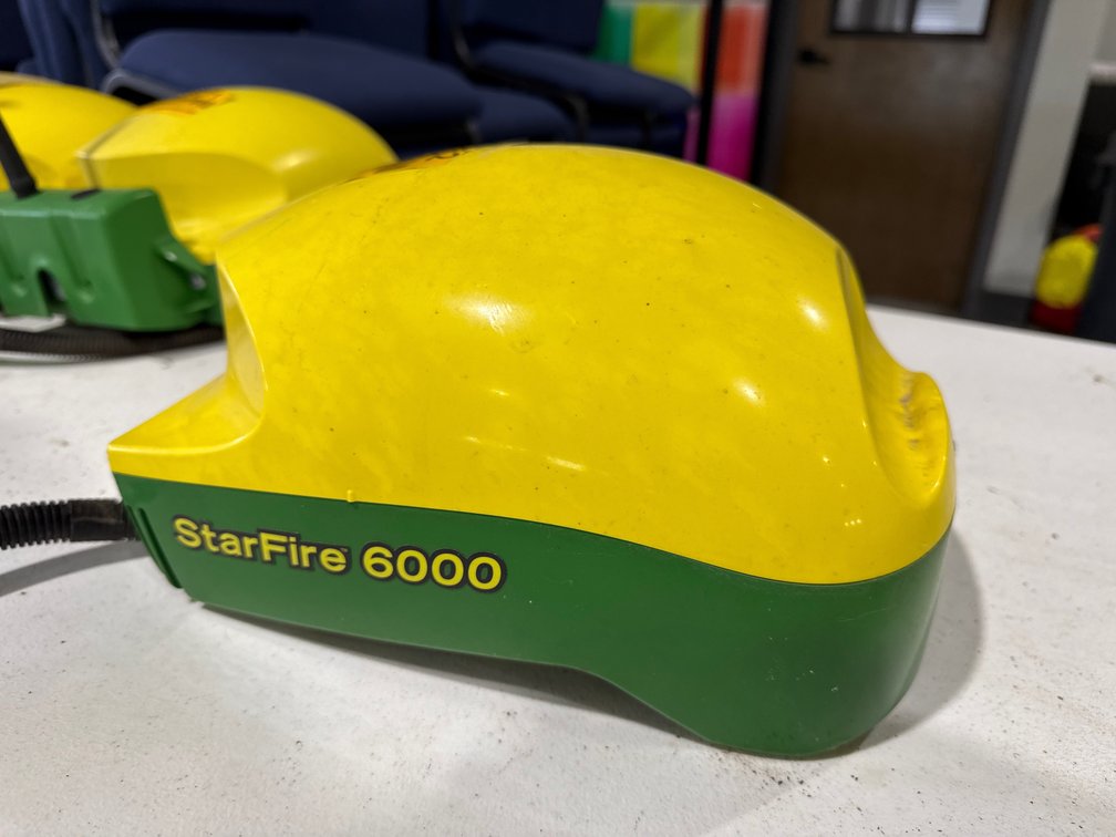 John Deere  6000 StarFire Guidance Reciever w/RTK Radio 900 PCS161B417929