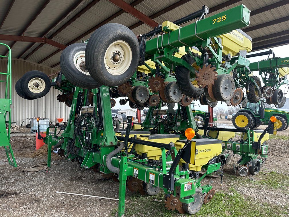 2021 John Deere 1725 12-row 38" Planter