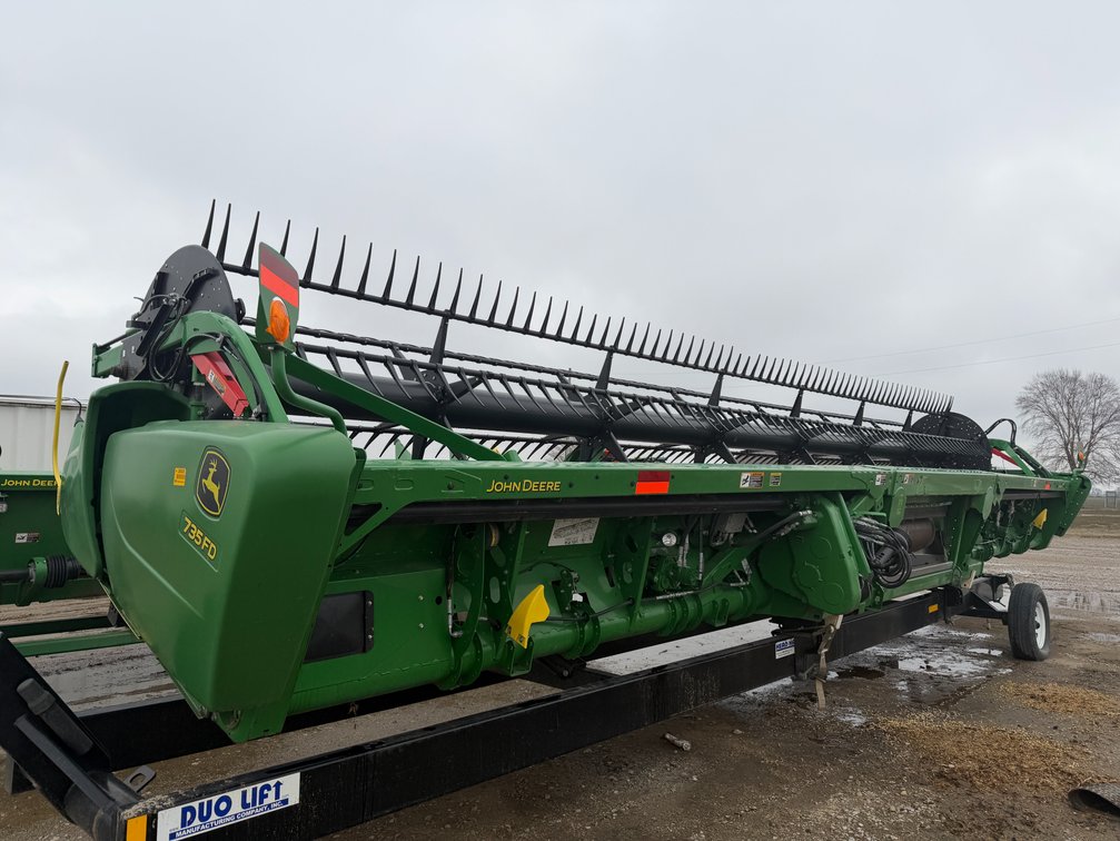 2020 John Deere 735FD 35' Draper Header