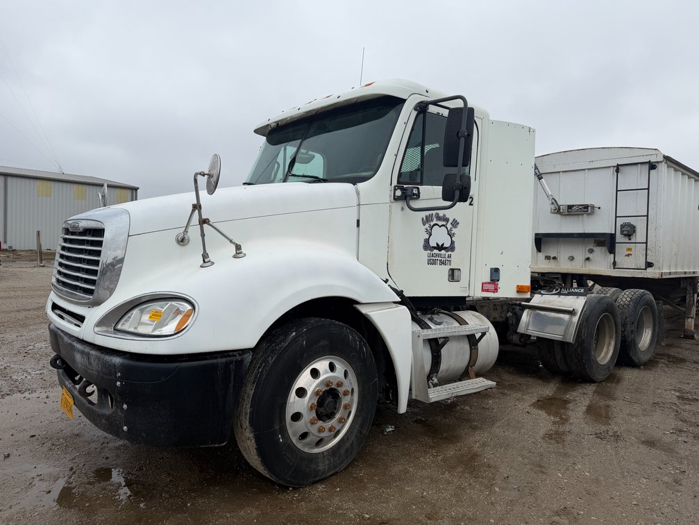 2002 Freightliner  Daycab Truck Tractor Vin: 1FUJA6CG42LJ55352