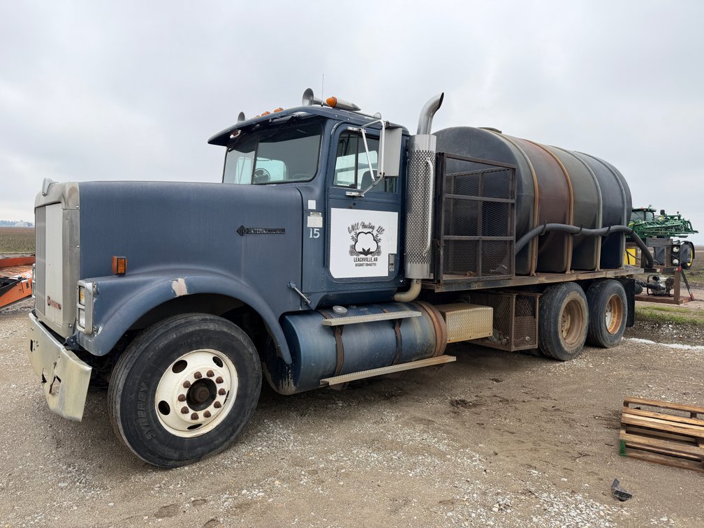 1989 International   T/A Single Cab Water Tanker 2HSFBG2R8KCO19746