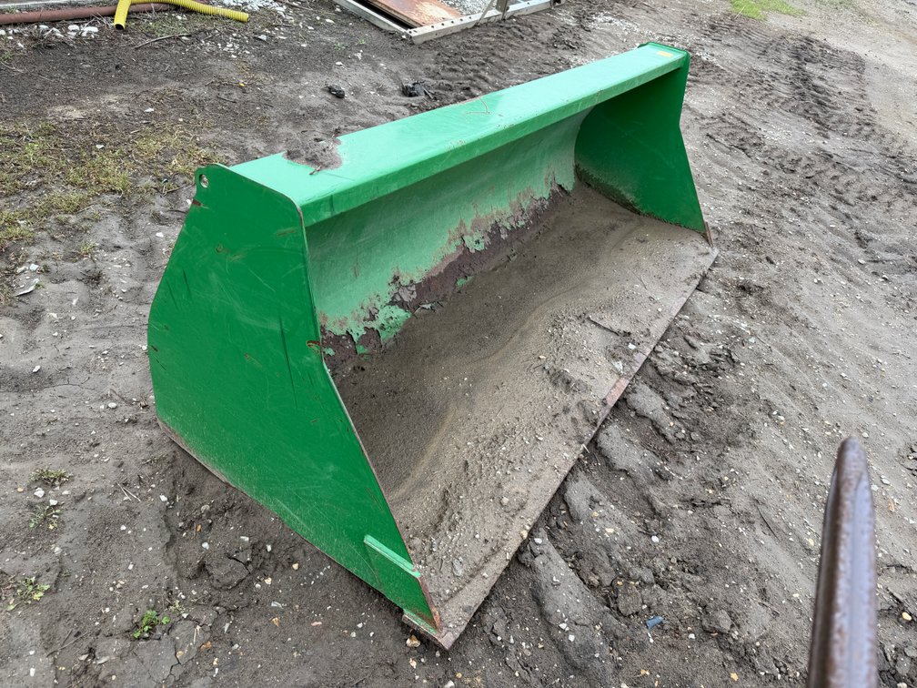 John Deere 7' Bucket