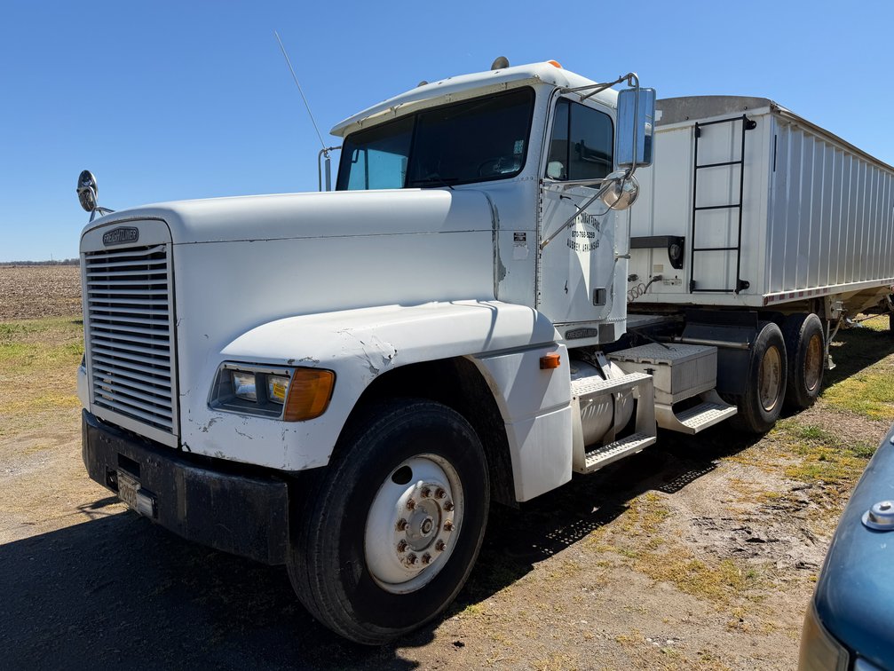 1996 Freightliner  Daycab Truck Tractor VIN: 1FUPDCXB8TH744360