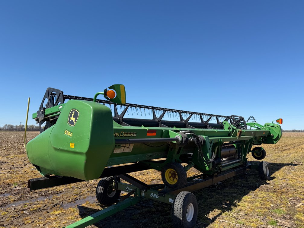 2013 John Deere 630D 30' Draper Header