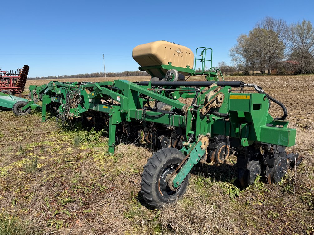 Great Plains 3PYP Yield-Pro 12-row 38" Planter