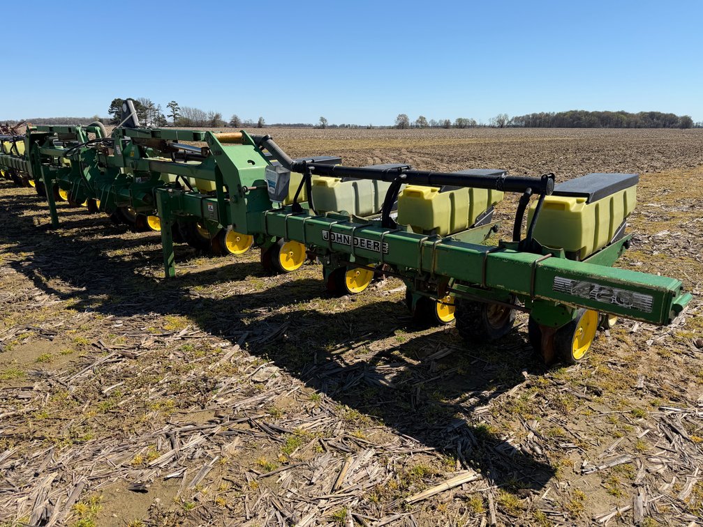 John Deere 1720 12-row 38" Planter