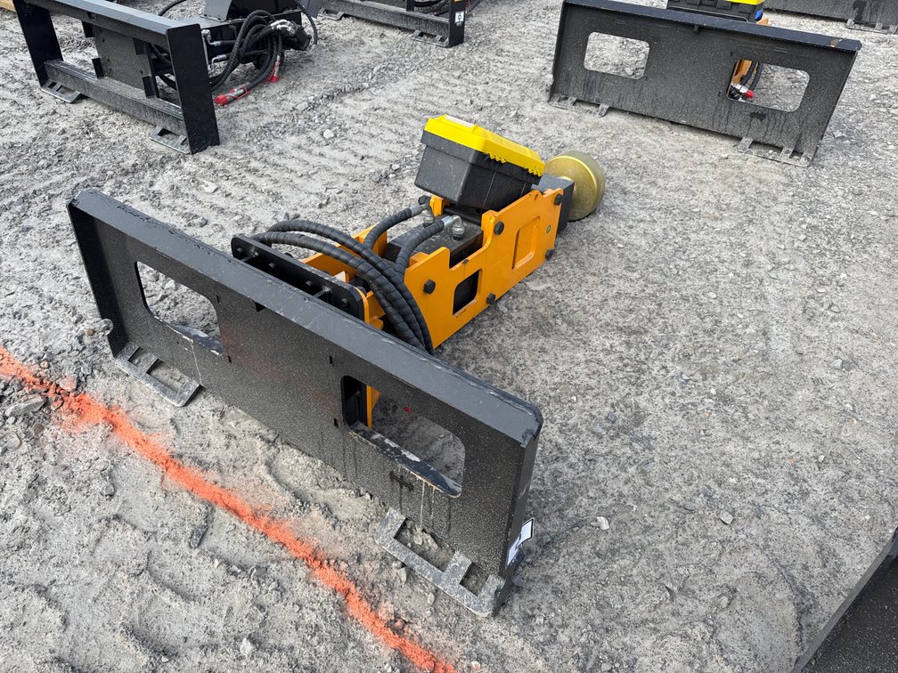 Unused GIYI D680 Skid Steer Pile Hammer DZC680251329 INV# 42019
