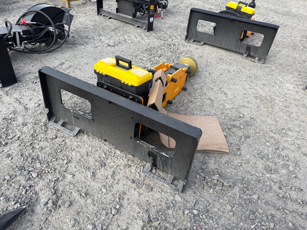 Unused GIYI D680 Skid Steer Pile Hammer DZC680251340 INV# 42020