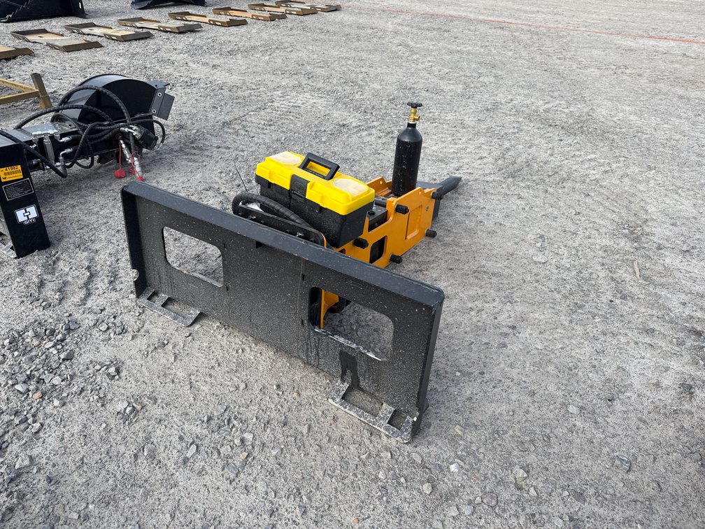 Unused GIYI P680 Skid Steer Breaker Hammer PSC680260288 INV# 41984