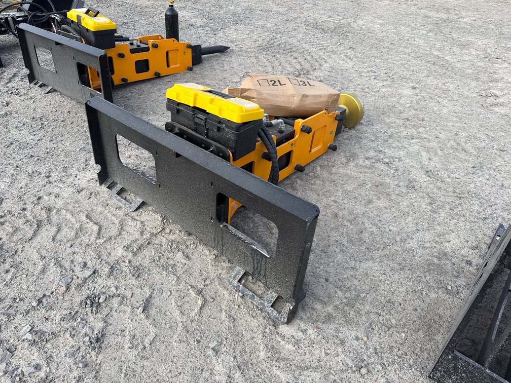 Unused GIYI D680 Skid Steer Pile Hammer DZC680260290 INV# 41985