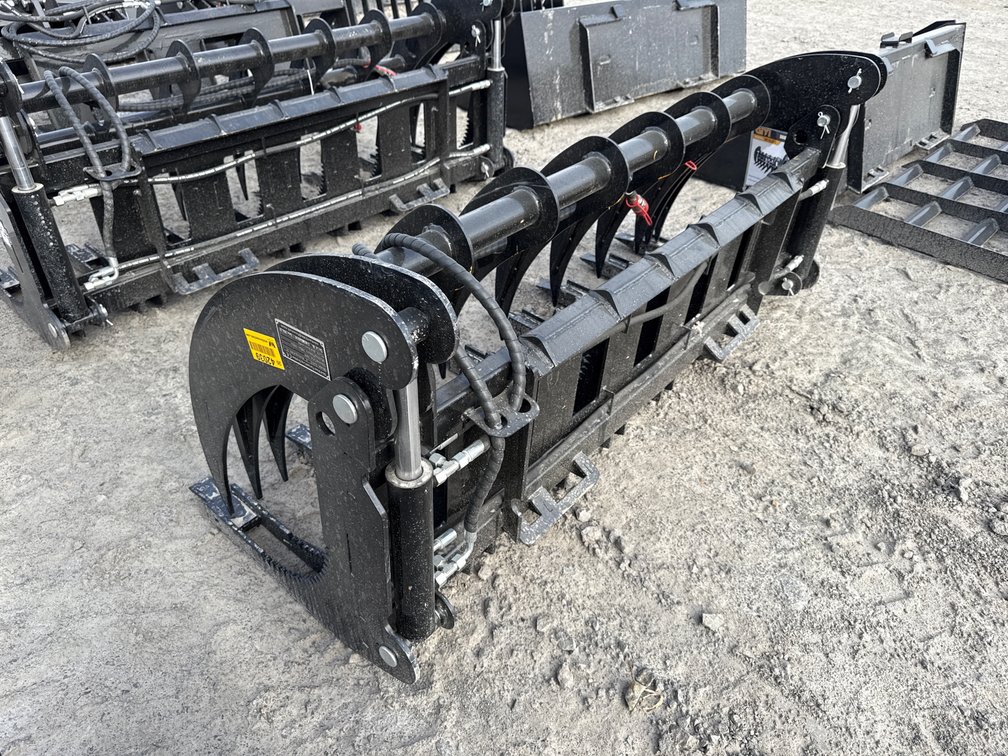Unused GIYI CLG72 72" Skid Steer Curved Log Grabber INV# 42039