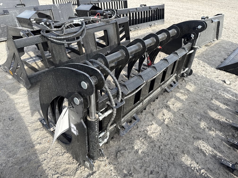 Unused GIYI CLG72 72" Skid Steer Curved Log Grabber INV# 42040