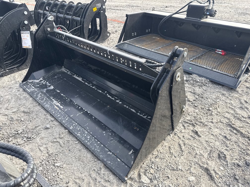Unused GIYI KH72 70" Skid Steer 4-in-1 Bucket INV# 42026