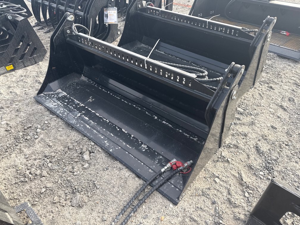Unused GIYI KH72 70" Skid Steer 4-in-1 Bucket INV# 42025