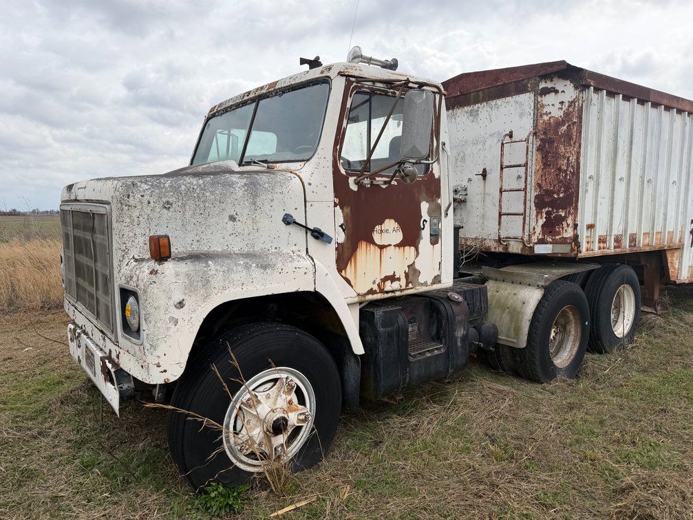 INOP 1978 International  F-2275  Daycab Truck *Gene Privett Package