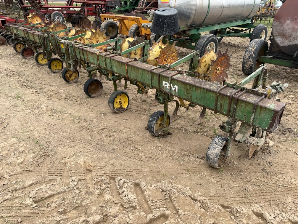John Deere ER014 8-row Row Crop Cultivator *Gene Privett Package