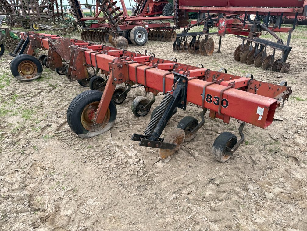 Case International 1830 12-row Cultivator *Gene Privett Package