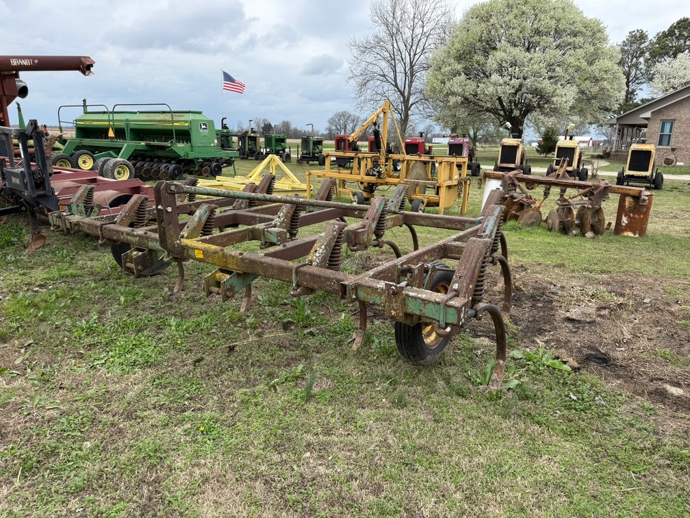 John Deere 1600 14'  Chisel Plow *Gene Privett Package