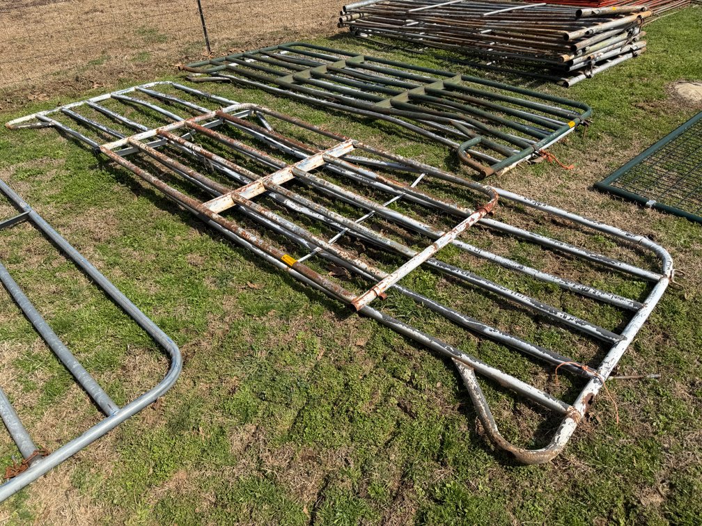 (1) 4' x 93" Gate & (1) 5' x 15 1/2' Panel