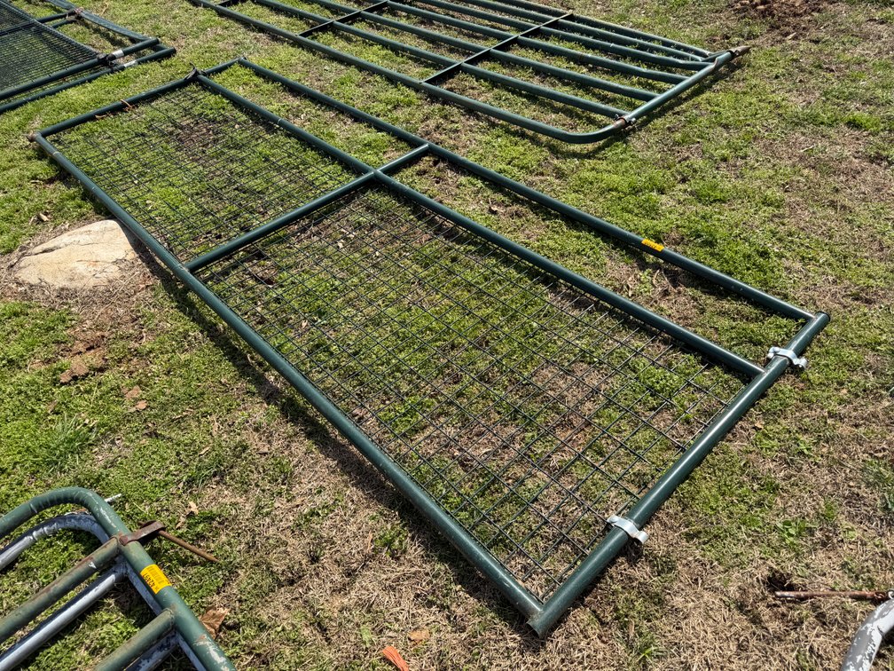 (1) ~4.25' x ~11.5' Wire Gate